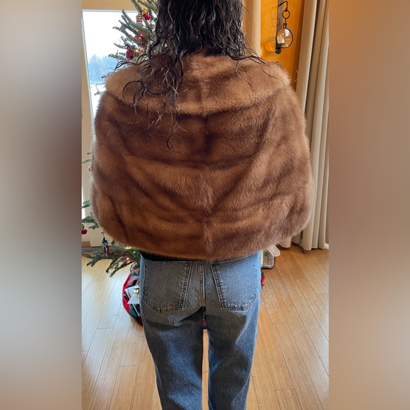 Elegant Vintage Fox Fur Shawl - Picture 8 of 11